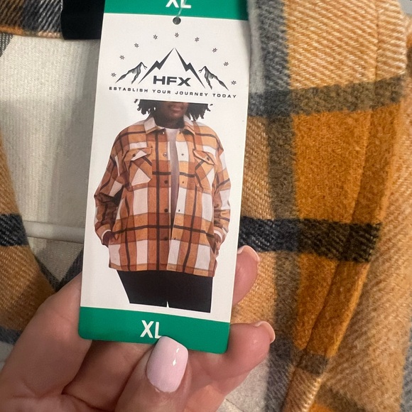 Stylish Tan and White Plaid Utility Jacket - Picture 3 of 3